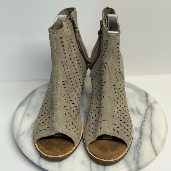 Toms Majorka Booties Woman's 7 Peep Toe Desert Taupe Neutral Stacked Heel - Picture 2 of 14